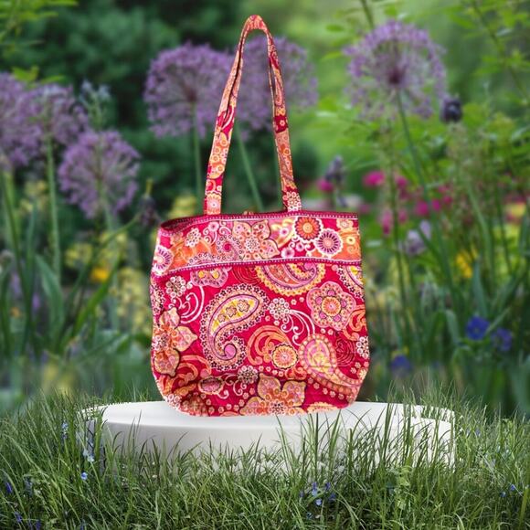 RARE & RETIRED Vera Bradley Tote Bag in “Raspberry Fizz” Paisley Print - Picture 1 of 7